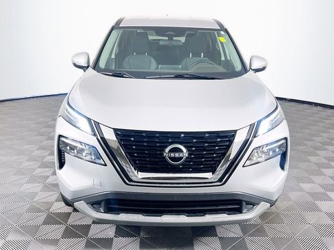 Used 2022 Nissan Rogue SV image 3