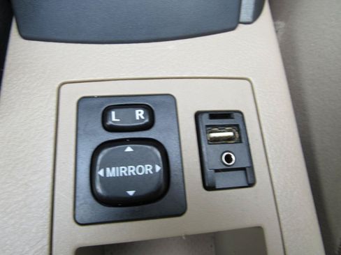 Used 2012 Toyota RAV4 4WD w/ Value Pkg image 18