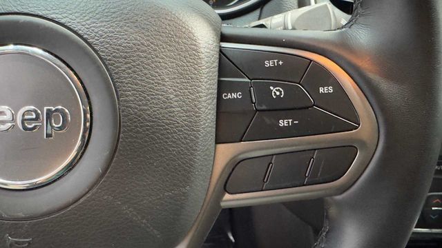 Used 2021 Jeep Cherokee Latitude Lux w/ Comfort/Convenience Group FWD image 28
