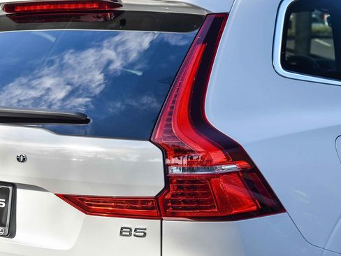 Used 2023 Volvo XC60 B5 Core w/ Climate Package image 7