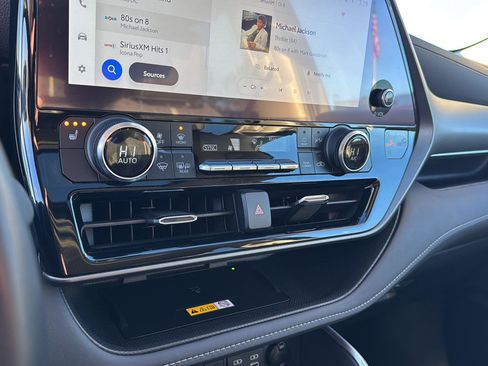 Certified 2024 Toyota Highlander XLE image 22