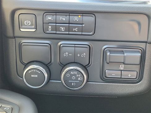 Used 2025 Chevrolet Suburban LT w/ Comfort Package image 14