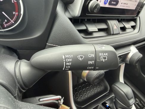 Used 2024 Toyota RAV4 LE AWD/4WD image 27