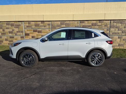 New 2026 Ford Escape SE w/ PHEV Premium Package image 9