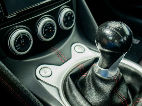 Used 2009 Nissan 370Z NISMO RWD image 29