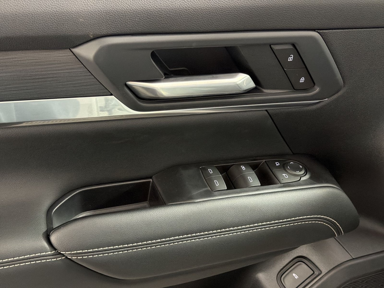 New 2027 GMC Terrain Elevation w/ Elevation Premium Package AWD/4WD image 15
