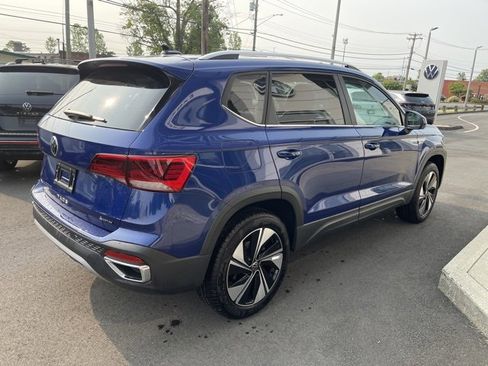 Used 2024 Volkswagen Taos SE w/ Panoramic Sunroof Package image 7