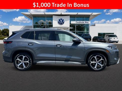 New 2026 Volkswagen Tiguan SE FWD image 2
