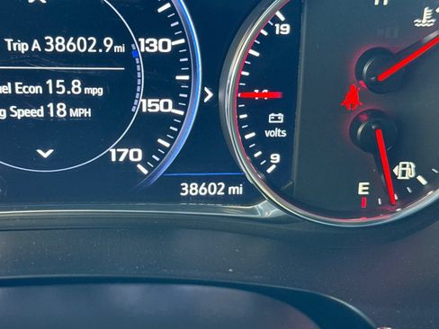 Used 2023 Chevrolet Traverse Premier FWD image 27