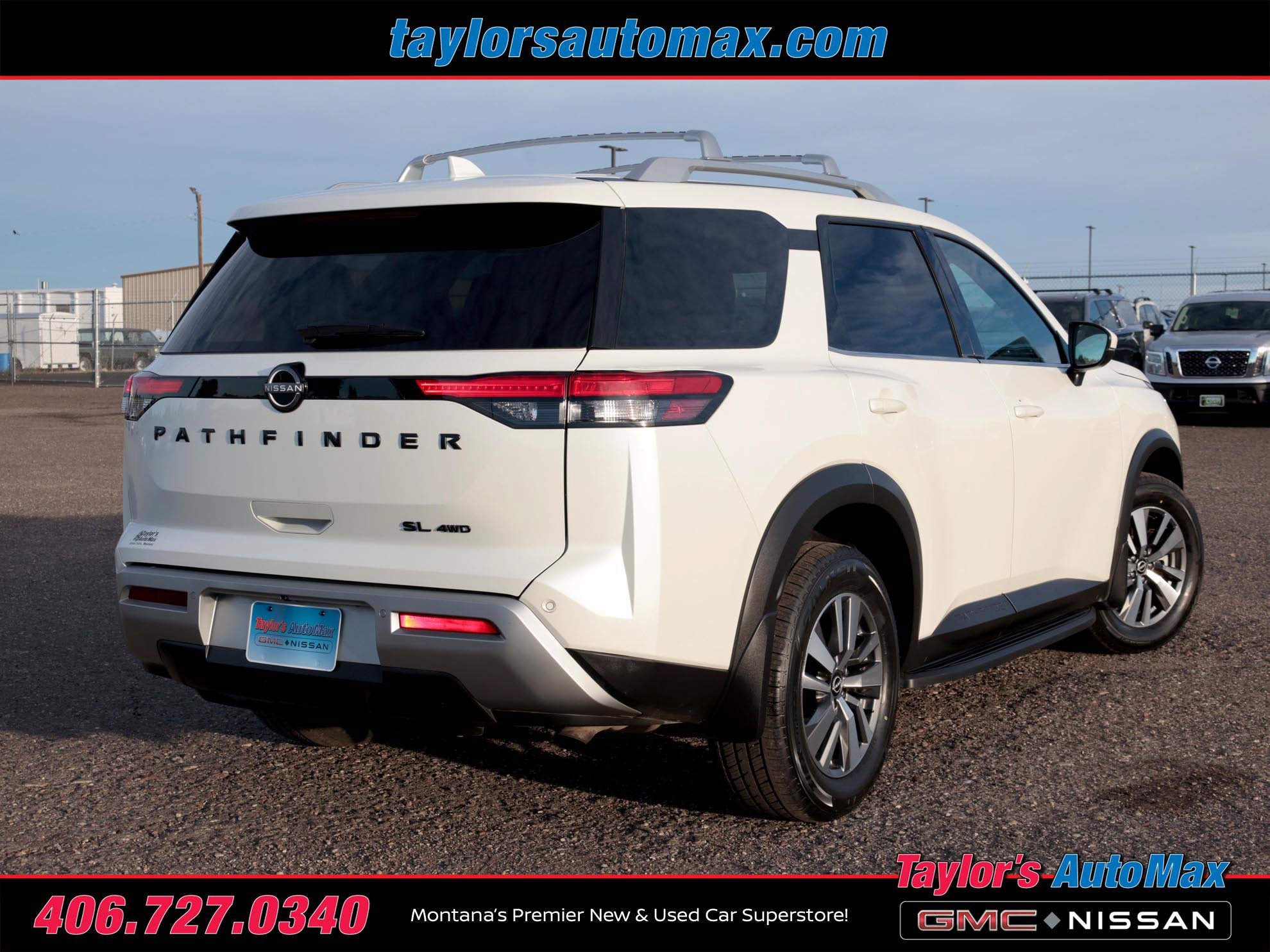Used 2023 Nissan Pathfinder SL w/ Black Appearance Package AWD/4WD image 4