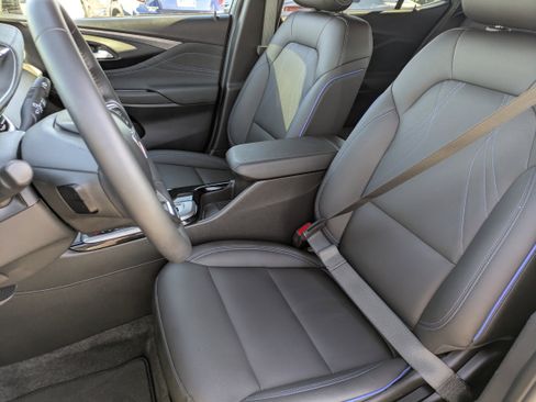 Used 2025 Buick Envista Sport Touring image 27