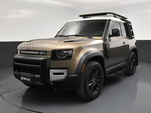 Used 2023 Land Rover Defender 90 SE image 2