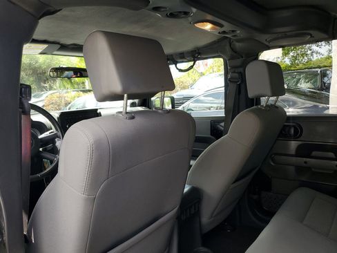 Used 2009 Jeep Wrangler Unlimited Rubicon w/ Dual Top Group AWD/4WD image 15