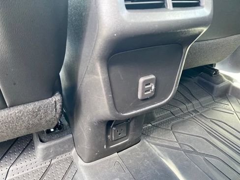Used 2023 Chevrolet Equinox Premier w/ LPO, Floor Liner Package AWD/4WD image 19