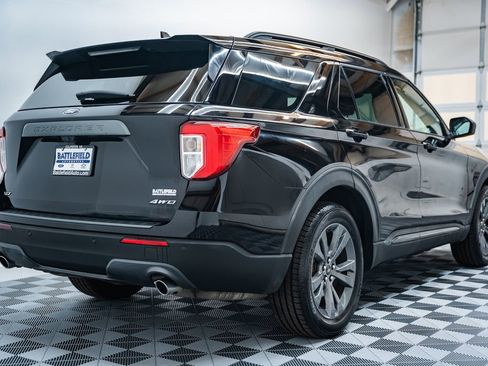 Certified 2021 Ford Explorer XLT w/ Equipment Group 202A image 4