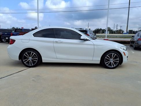 Used 2020 BMW 230i Coupe w/ Premium Package image 10