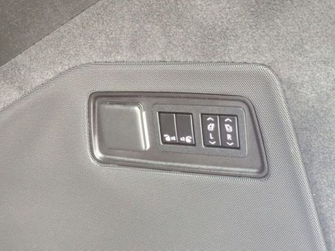 Used 2022 Cadillac Escalade ESV Premium Luxury Platinum AWD/4WD image 36