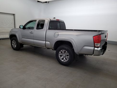 Used 2016 Toyota Tacoma SR5 AWD/4WD image 3