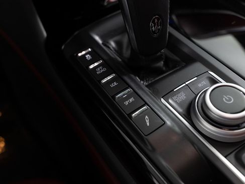 Used 2021 Maserati Levante S AWD/4WD image 40