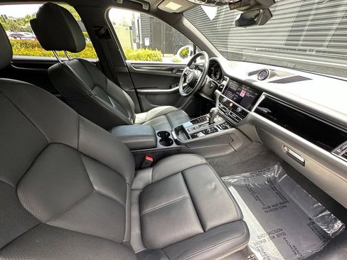 Used 2024 Porsche Macan AWD/4WD image 43