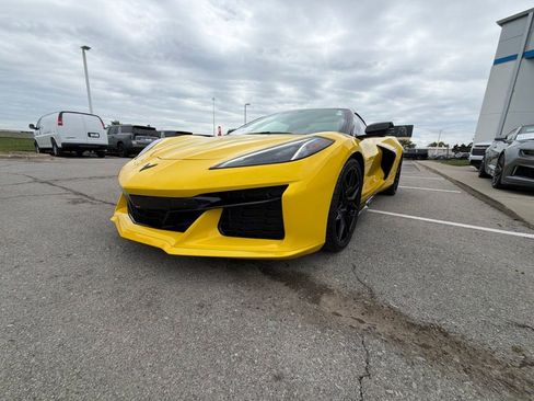 Used 2025 Chevrolet Corvette Z06 w/ Stealth Interior Trim Package RWD image 7