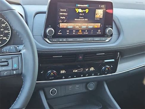 Used 2022 Nissan Rogue SV w/ SV Premium Package image 28