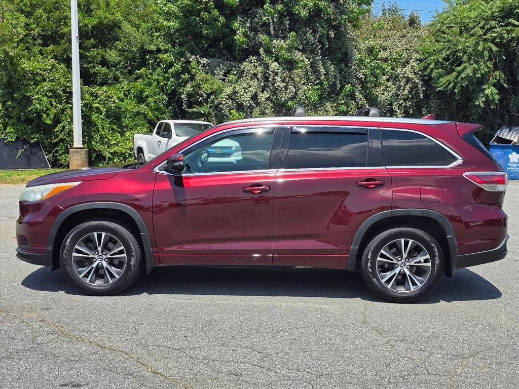 Used 2016 Toyota Highlander XLE AWD/4WD image 23