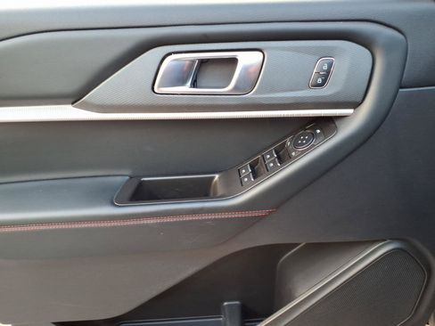 Certified 2025 Ford Explorer ST-Line AWD/4WD image 9
