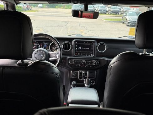 Used 2021 Jeep Wrangler Unlimited Sahara w/ Uconnect 4C Nav & Sound Group AWD/4WD image 33
