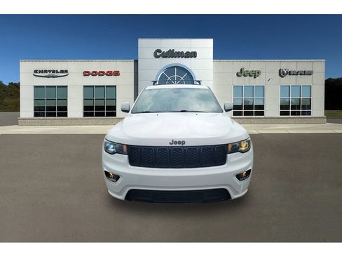 Used 2021 Jeep Grand Cherokee Laredo X AWD/4WD image 8