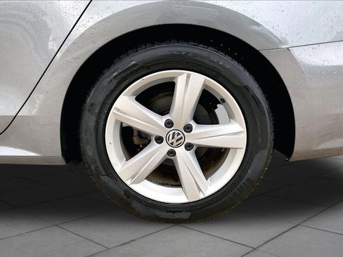 Used 2014 Volkswagen Passat 1.8T SE FWD image 6