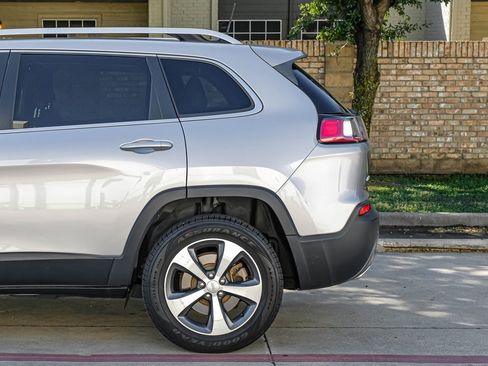 Used 2020 Jeep Cherokee Limited image 22