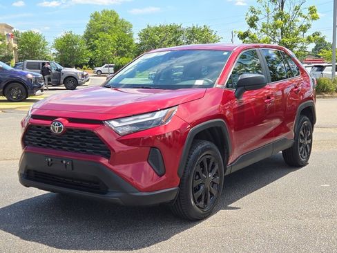 Used 2023 Toyota RAV4 LE AWD/4WD image 3