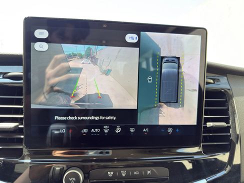 Used 2023 Ford Transit 350 XLT image 13