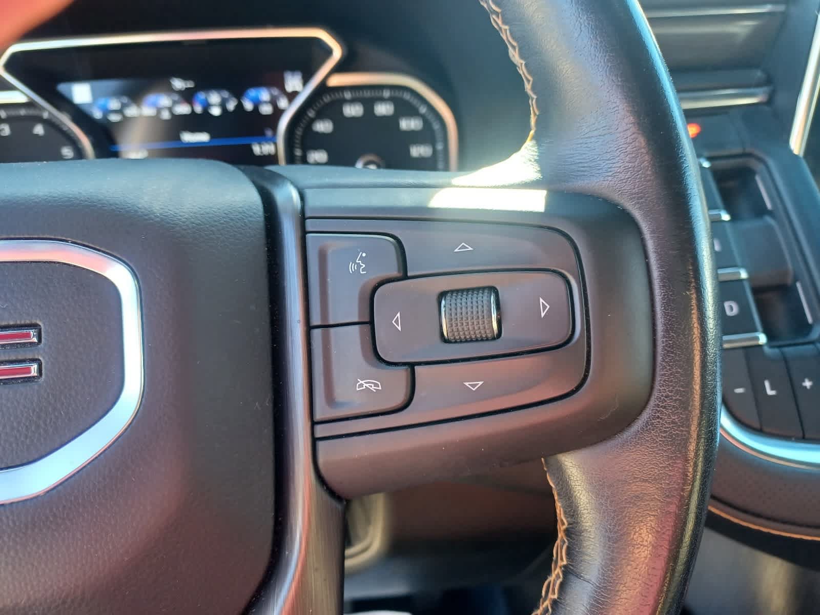 Used 2021 GMC Yukon AT4 w/ AT4 Premium Package AWD/4WD image 15