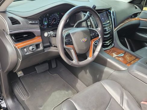 Used 2019 Cadillac Escalade Luxury RWD image 26