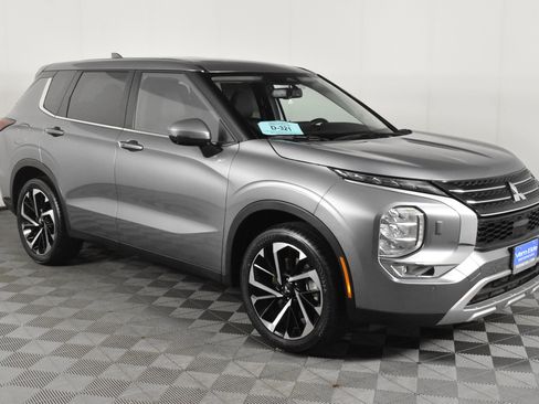 Used 2024 Mitsubishi Outlander SE image 4