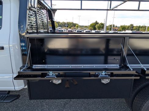 New 2025 Ford F550 4x4 Crew Cab image 15