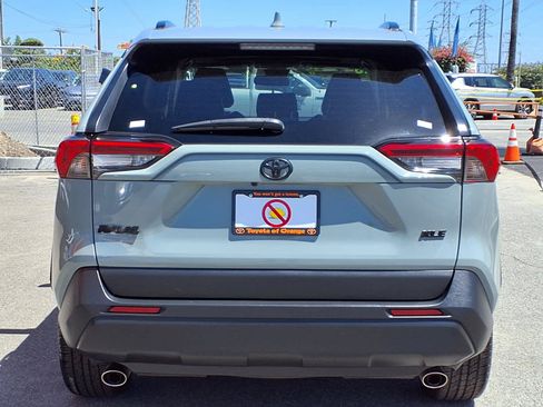 Used 2022 Toyota RAV4 XLE Premium FWD image 5