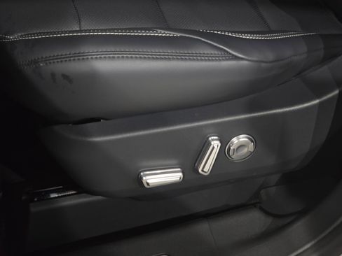 New 2025 Lincoln Nautilus Premier w/ Equipment Group 102A image 17