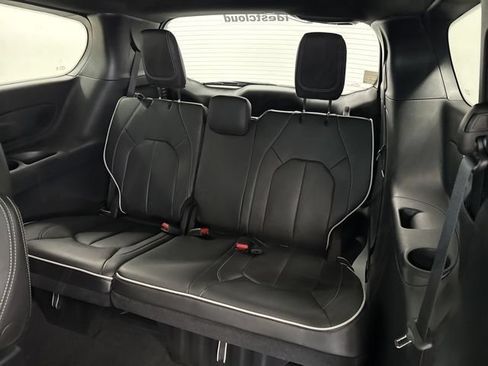 New 2027 Chrysler Pacifica Limited AWD/4WD image 21