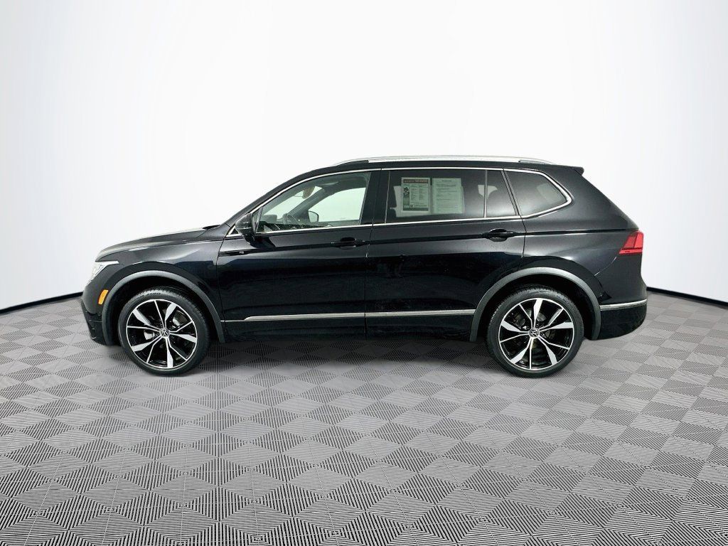 Used 2022 Volkswagen Tiguan SEL R-Line AWD/4WD image 5