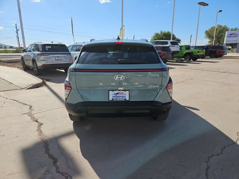 Used 2025 Hyundai Kona SEL FWD image 3
