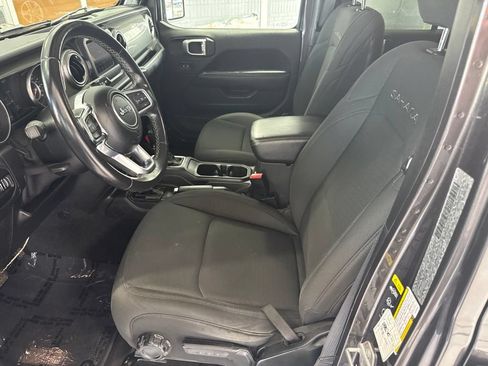 Used 2020 Jeep Wrangler Unlimited Sahara AWD/4WD image 22