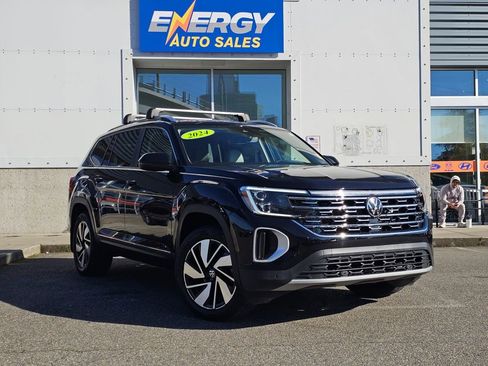 Used 2024 Volkswagen Atlas SEL AWD/4WD image 2
