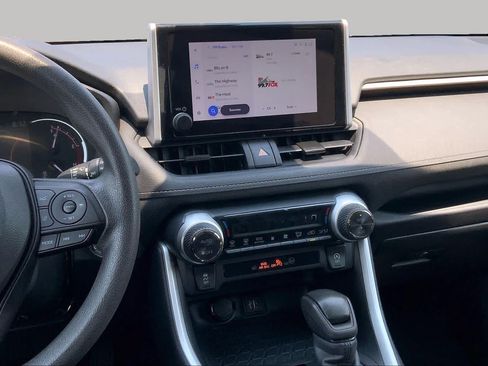 Used 2024 Toyota RAV4 XLE FWD image 7