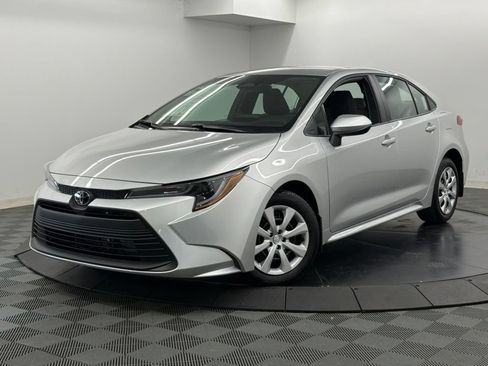 Used 2026 Toyota Corolla LE FWD image 3