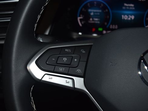 Used 2024 Volkswagen Atlas Cross Sport SE image 7