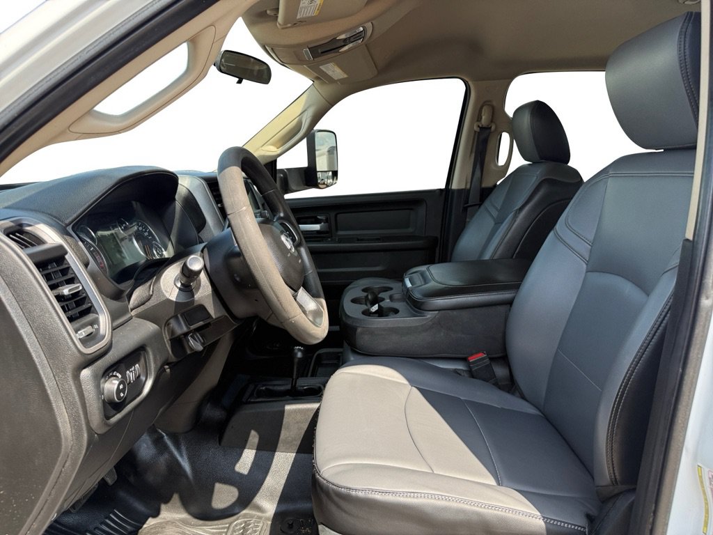 Used 2019 RAM 3500 Tradesman w/ Chrome Appearance Group AWD/4WD image 9