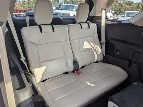 Used 2020 Ford Explorer Platinum w/ Premium Technology Package AWD/4WD image 31